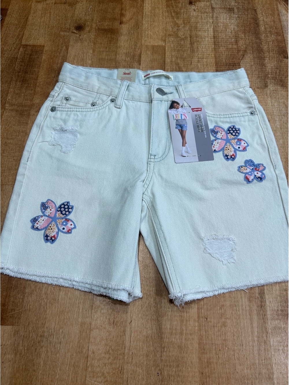 Levi's Low Pitch Midi White Denim Shorts with Floral Patch Embroidery girls 10